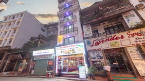 A building with multiple businesses including a massage parlor and a spa.