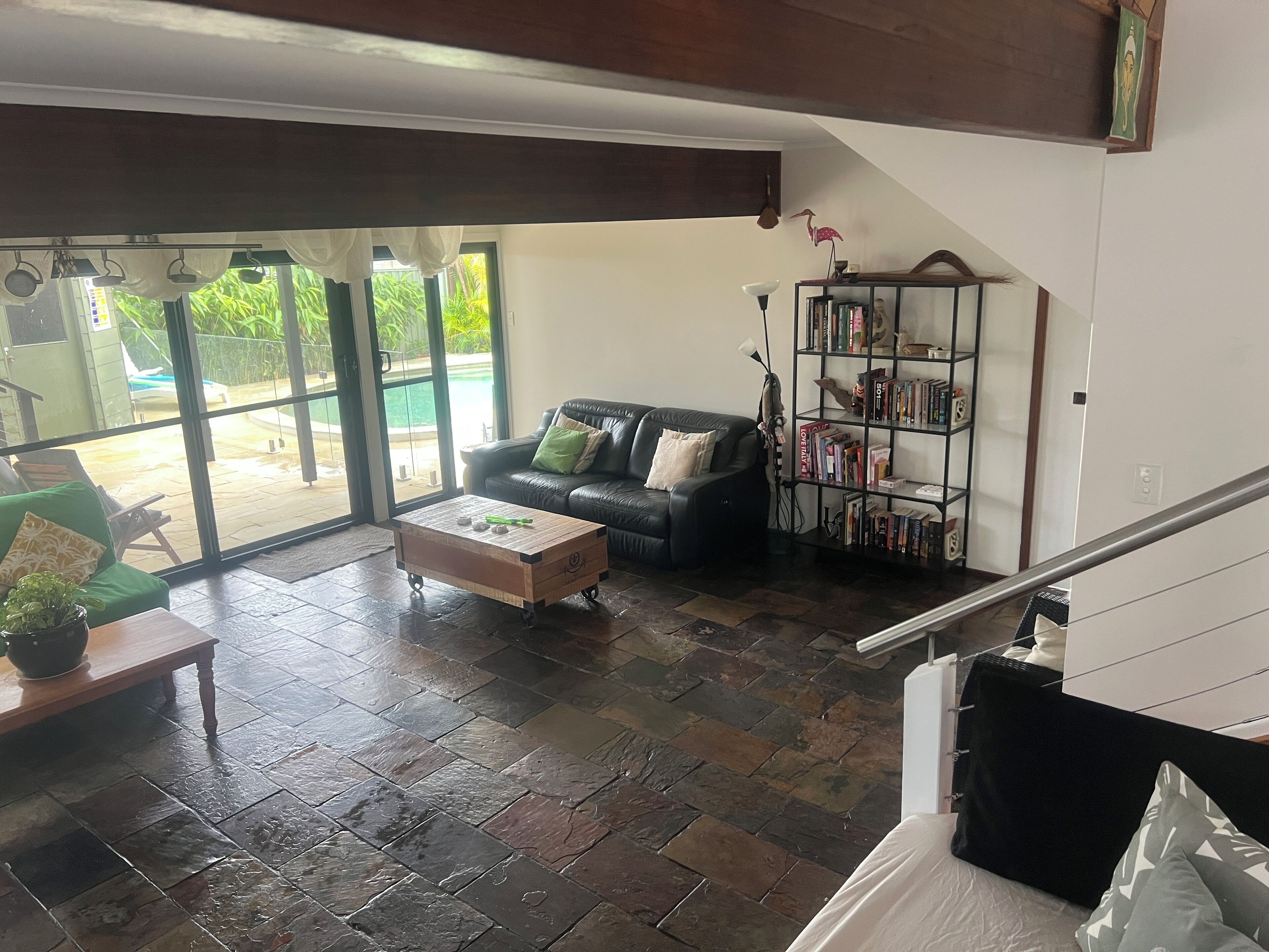 Smart TV, fireplace, books, stereo