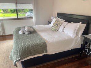 4 bedrooms, iron/ironing board, free WiFi, bed sheets