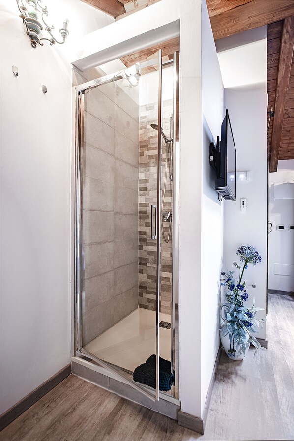 Classic Room | Bathroom - Bed and Breakfast Il Castagno (Castiglione dei Pepoli)