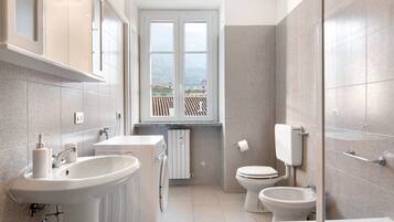 Vasca, asciugacapelli, asciugamani