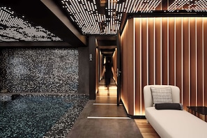 Couples treatment room(s), sauna, hot tub, steam room