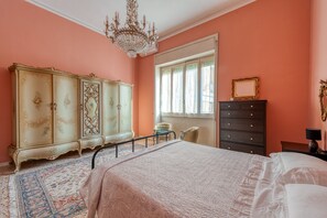 2 slaapkamers, een strijkplank/strijkijzer, gratis wifi, beddengoed