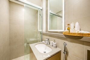 Luxury Apartment | Bathroom