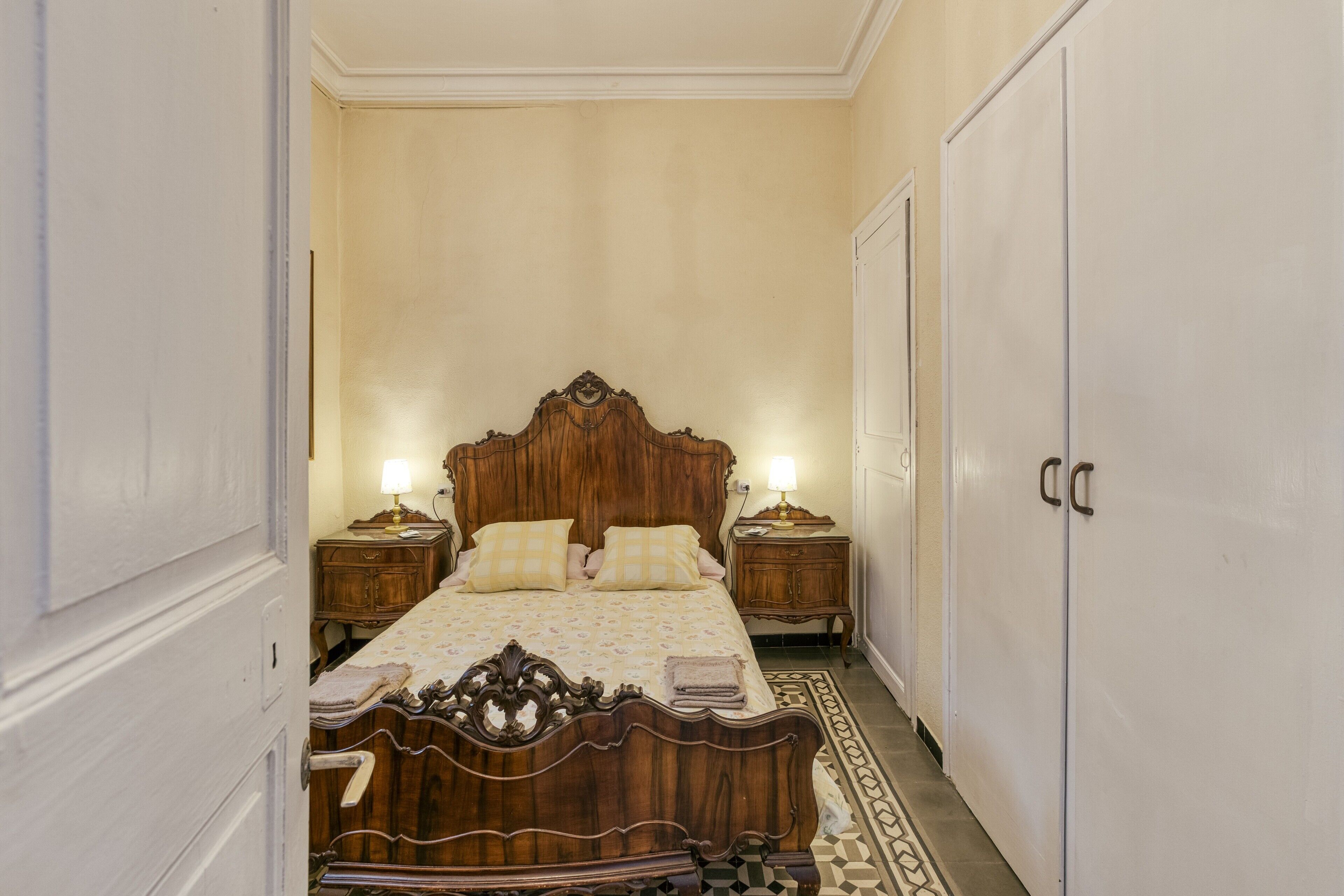 5 bedrooms, free WiFi, bed sheets