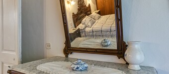 Holiday Home "Can Mateuet" with Private Garden & Wi-Fi