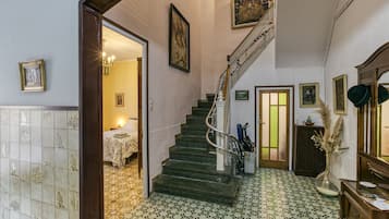 5 bedrooms, free WiFi, bed sheets