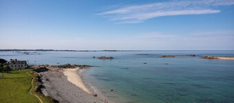 Maison de pecheur en pierres  bord de mer 300 m