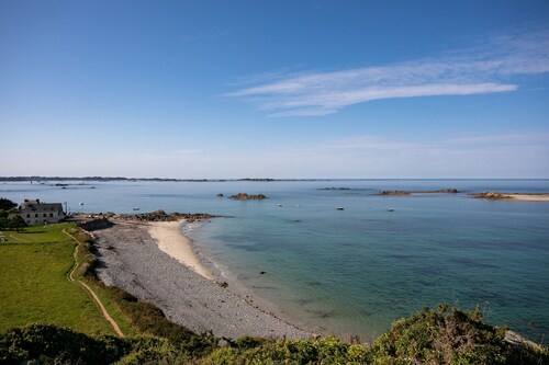 Maison de pecheur en pierres  bord de mer 300 m