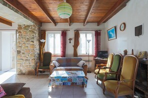 TV, fireplace, stereo - Maison de pecheur en pierres  bord de mer 300 m (Pleubian)