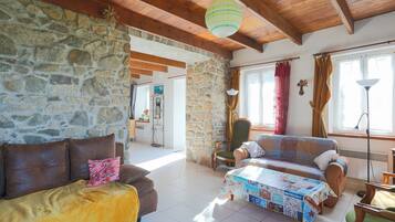 TV, fireplace, stereo