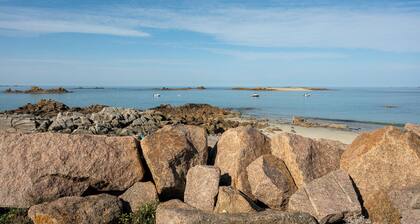 Maison de pecheur en pierres vue mer 300m de la plage
