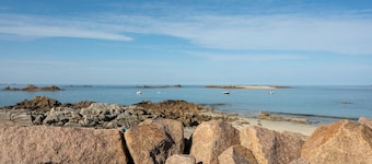 Maison de pecheur en pierres bord de mer 300 m
