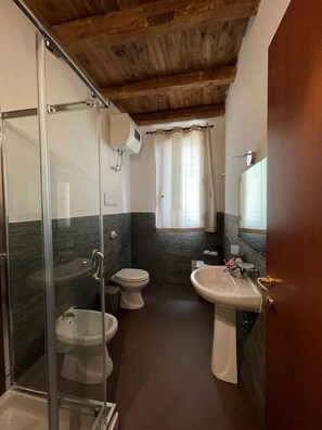 Hair dryer, towels, soap, toilet paper - Appartamento Ballaro' (Palermo)
