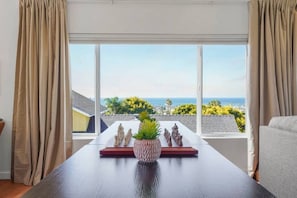Interior - The Big Kahuna w/ Roof Top (San Diego)