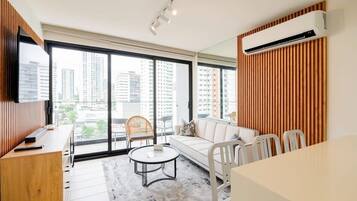 Televisión, oficina