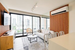 Televisión, oficina