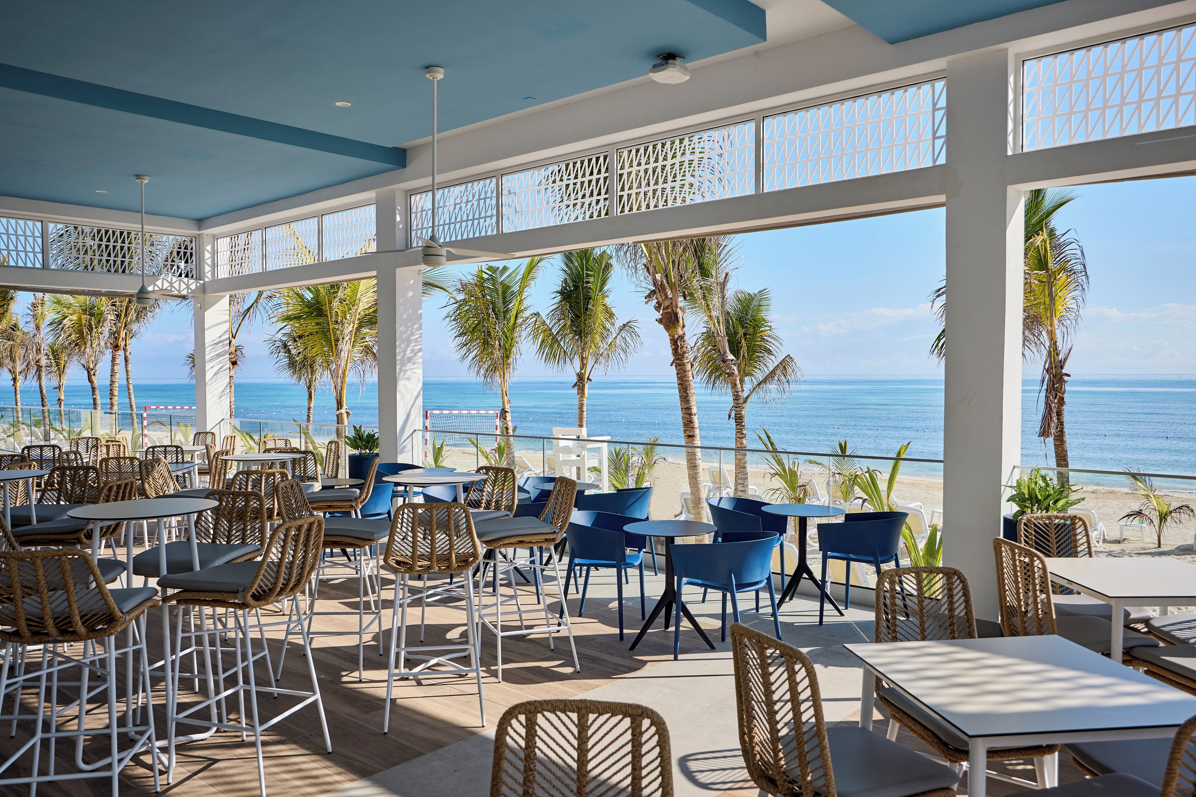 Poolside bar