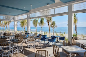 Poolside bar - Hotel Riu Palace Aquarelle - All Inclusive (Falmouth)