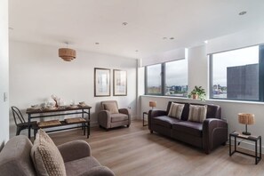 TV, offices - Stay Zeni, Alexandra Rise Manchester Fab 1BR Flat (Manchester)