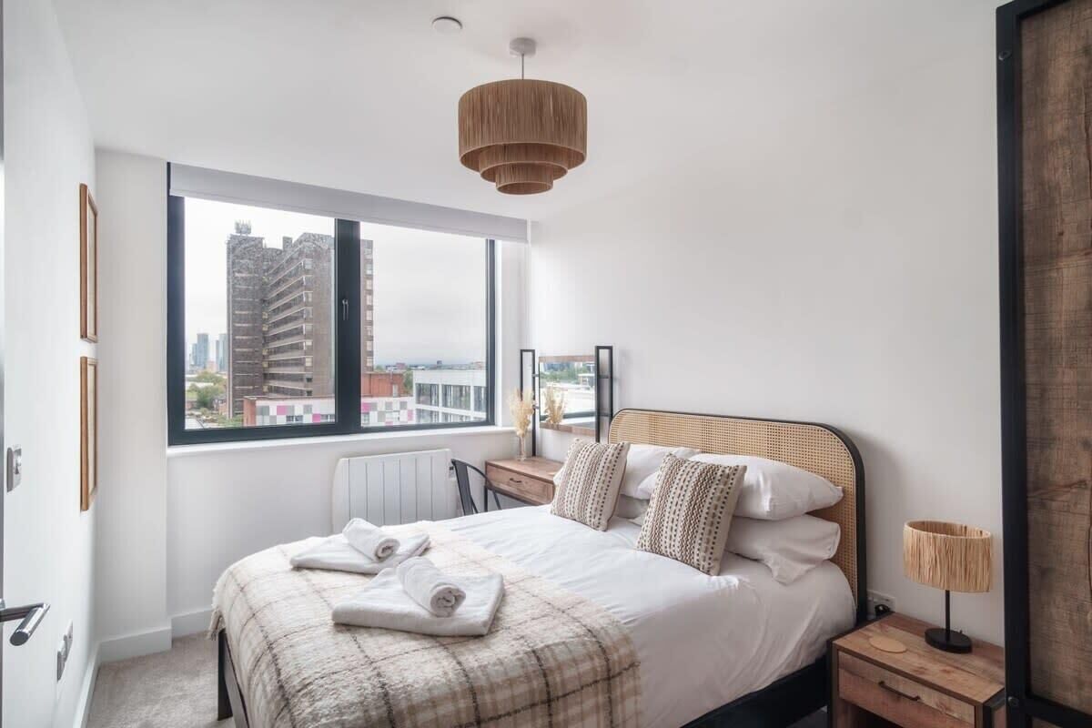 1 bedroom, desk, iron/ironing board, WiFi