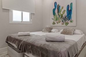 2 bedrooms, iron/ironing board - Recaredo 7 , N° 1 - two bedrooms (Sevilla)