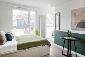 Standaard kamer | Luxe beddengoed, een bureau, een laptopwerkplek