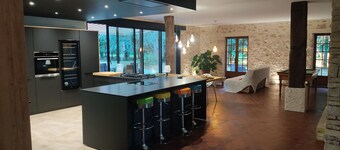 Le bois des fées de Chazelles - The bird on the branch