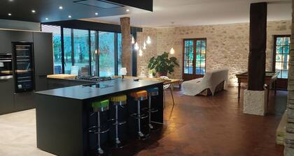 Le bois des fées de Chazelles - The bird on the branch