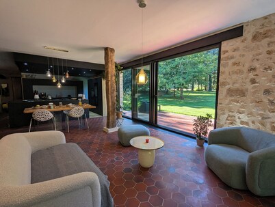 Le bois des fées de Chazelles - The bird on the branch