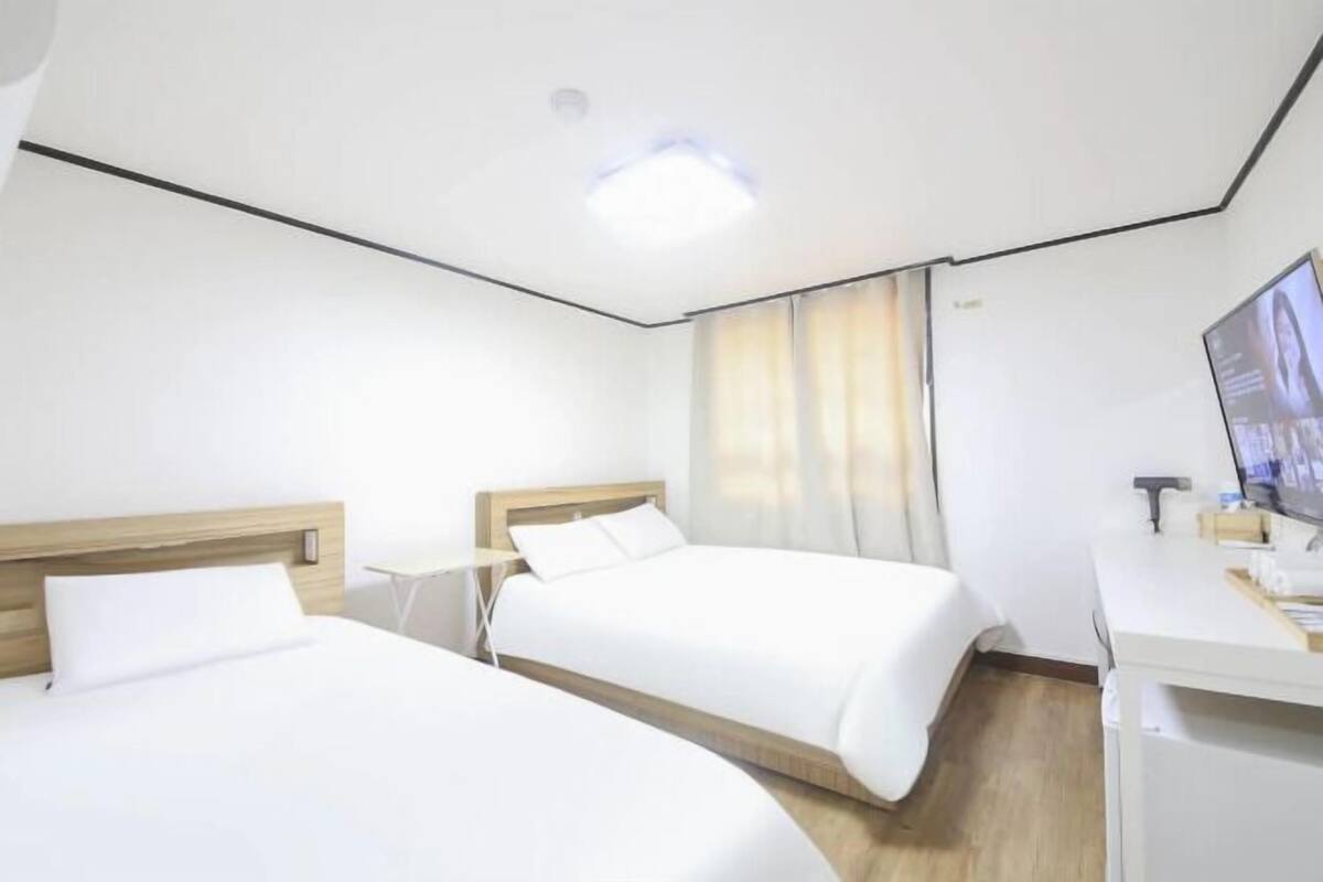 Bureau, Wi-Fi gratuit, draps fournis