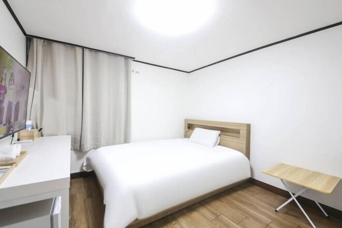 Bureau, Wi-Fi gratuit, draps fournis