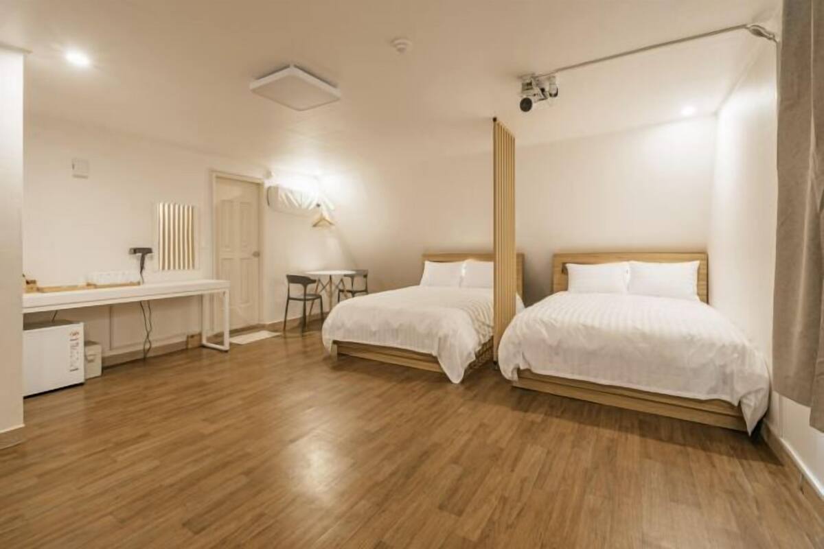 1 habitación, escritorio, wifi gratis y ropa de cama