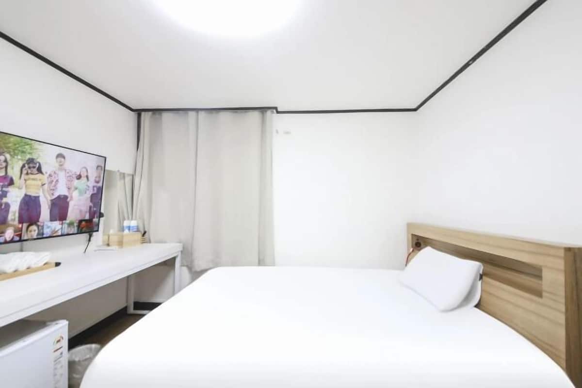 Desk, free WiFi, bed sheets