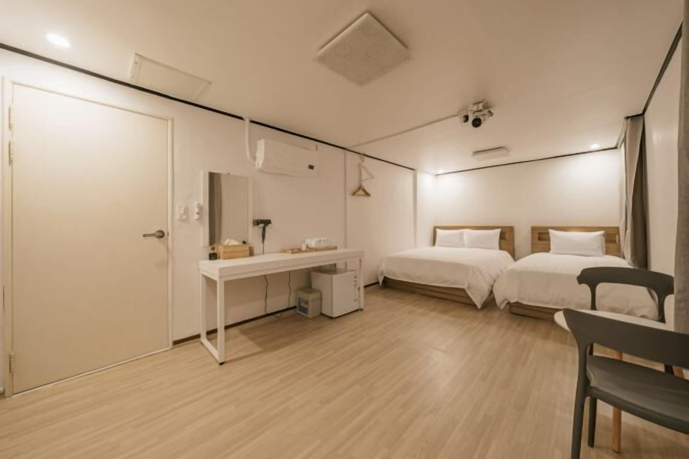 Escrivaninha, Wi-Fi de cortesia, roupa de cama