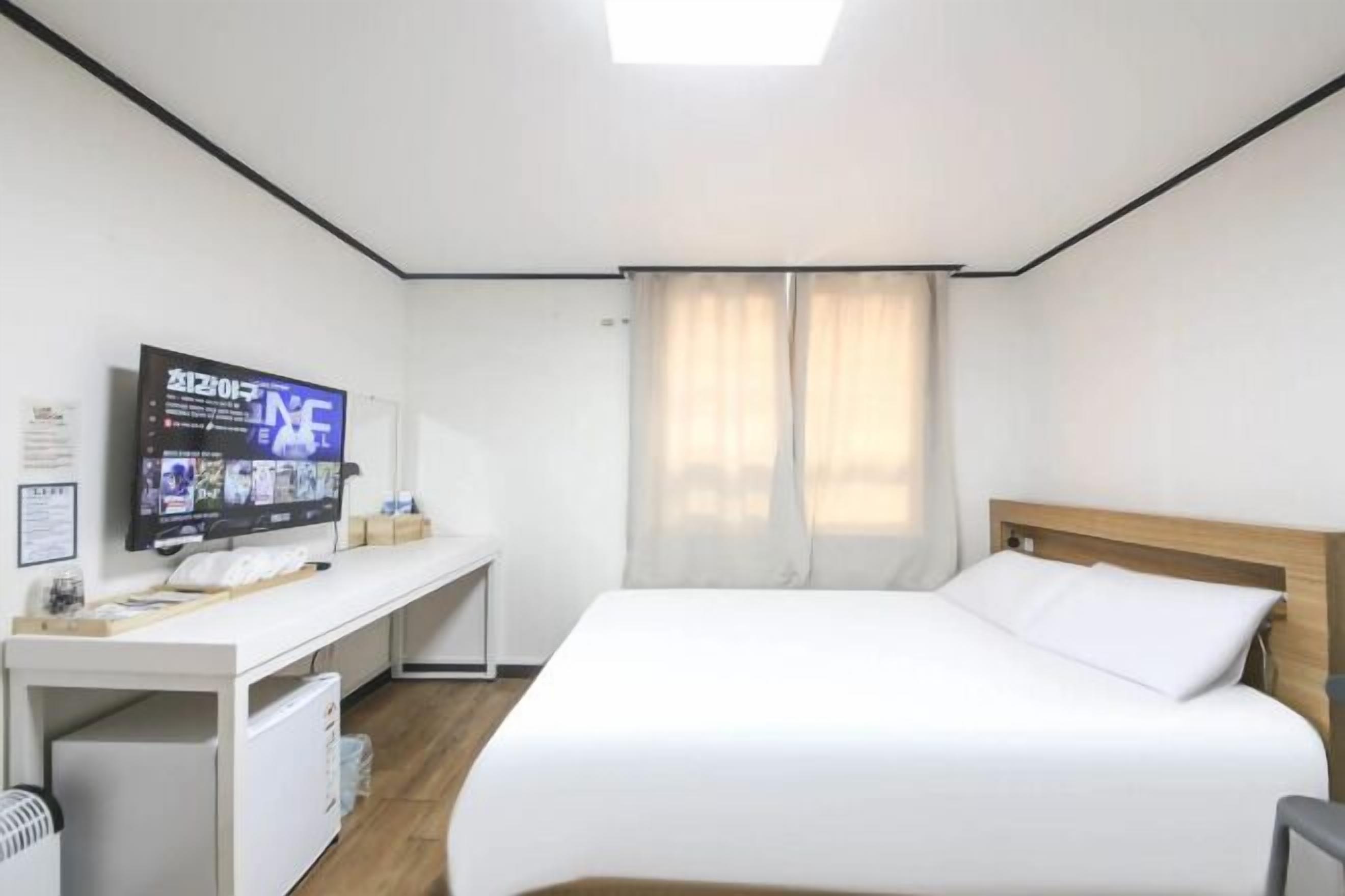 Bureau, Wi-Fi gratuit, draps fournis