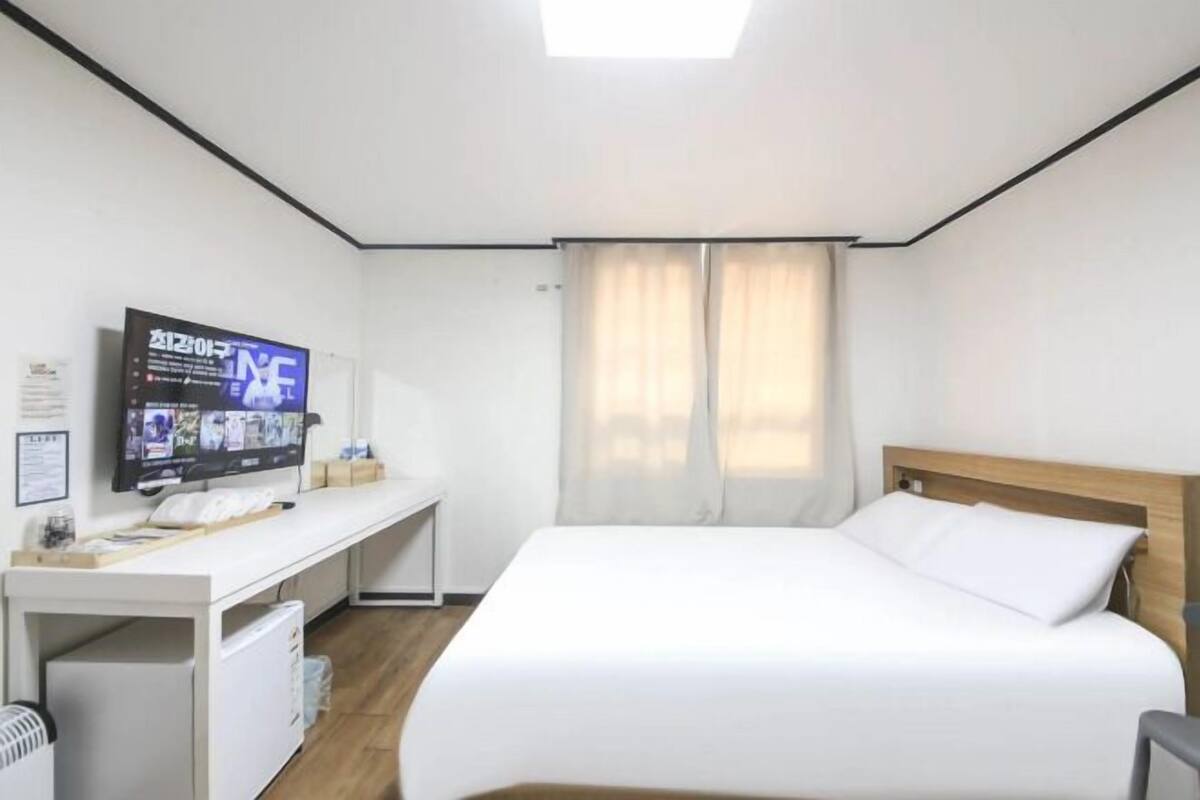 Bureau, Wi-Fi gratuit, draps fournis