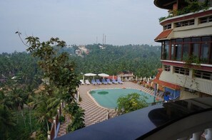 Indoor pool - Sea Castle Resort (Neyyattinkara)