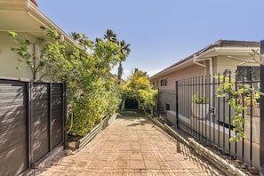 Basic House, 2 Twin Beds | Property grounds