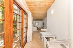 Basic House, 2 Twin Beds | Dining