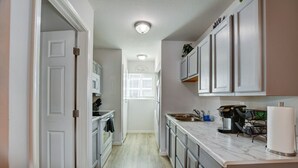 Private kitchen - Walk to Bars & Food, Gather, Whiskey Row Casa (Prescott)