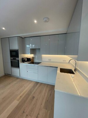 Basic-Apartment, 1 King-Bett | Eigene Küche | Kühlschrank, Mikrowelle, Ofen, Herdplatte