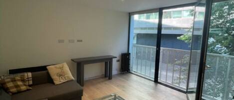 Basic Apartment, 1 King Bed | Interior