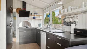 Køleskab, ovn, kogeplade, opvaskemaskine