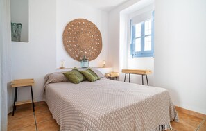 5 bedrooms, free WiFi, bed sheets