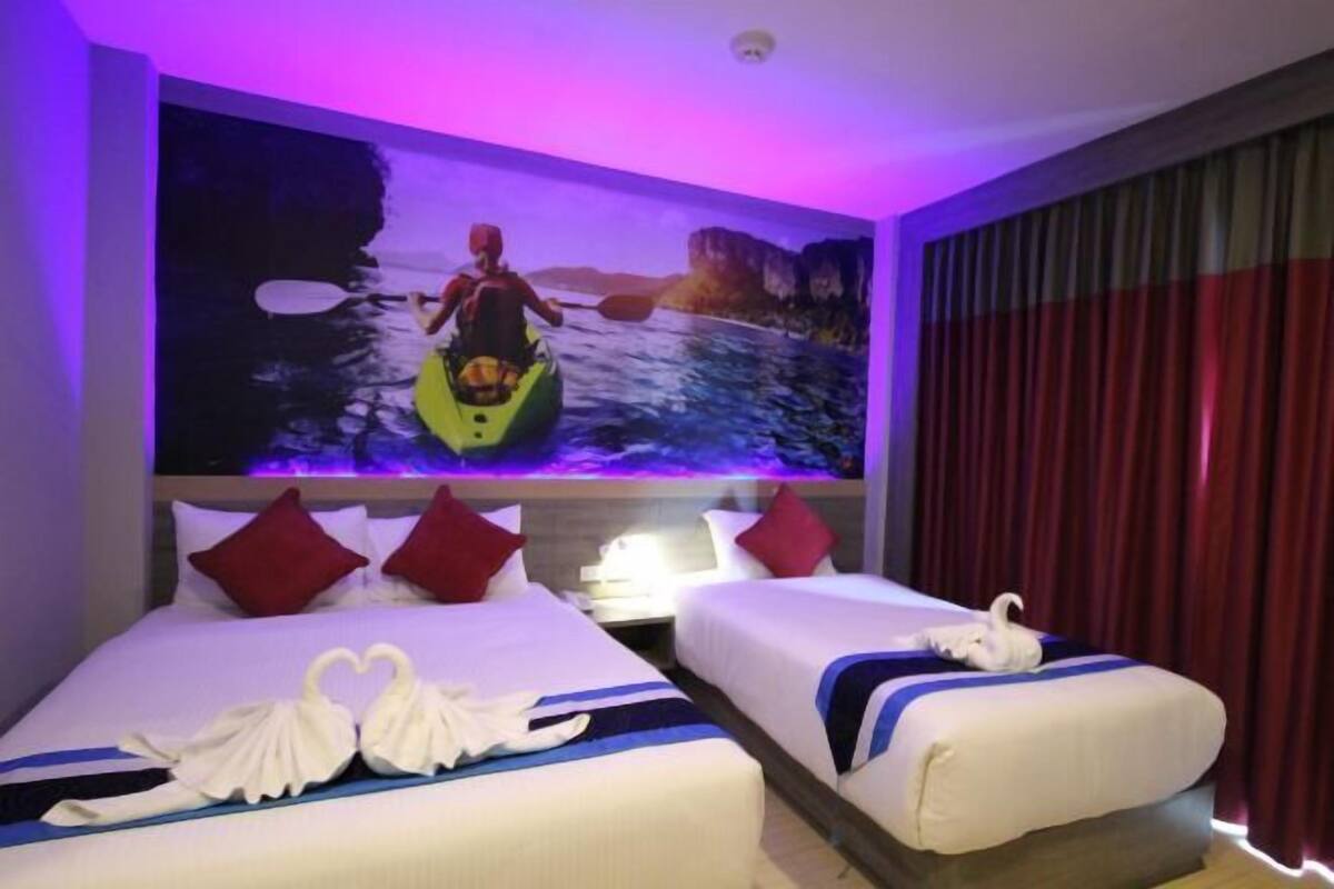 1 bedroom, down duvets, memory-foam beds, in-room safe