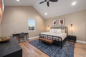 5 habitaciones, escritorio y tabla de planchar con plancha 
