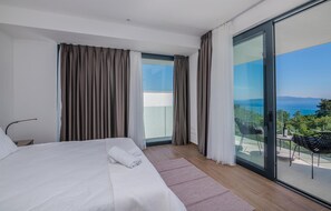 4 bedrooms, in-room safe, travel crib, free WiFi