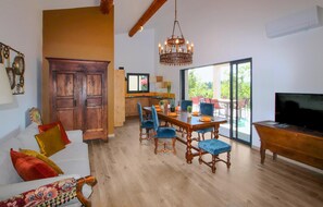 Smart TV - Gorgeous home in Labeaume with kitchen (Labeaume)