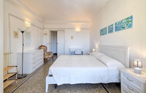 2 bedrooms, iron/ironing board, free WiFi